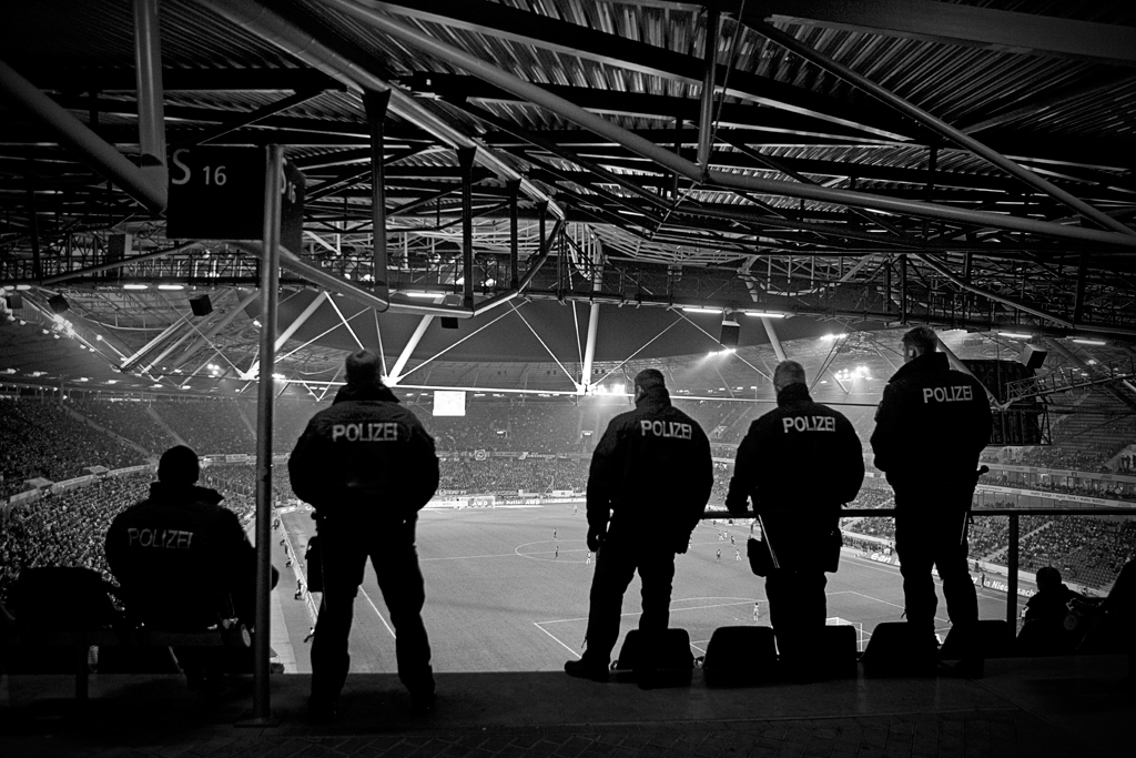 PI West - Polizei beim Fussball